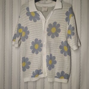 NWOT-Massive Luxury Daisy Pattern-MENS medium - Knit Button Down